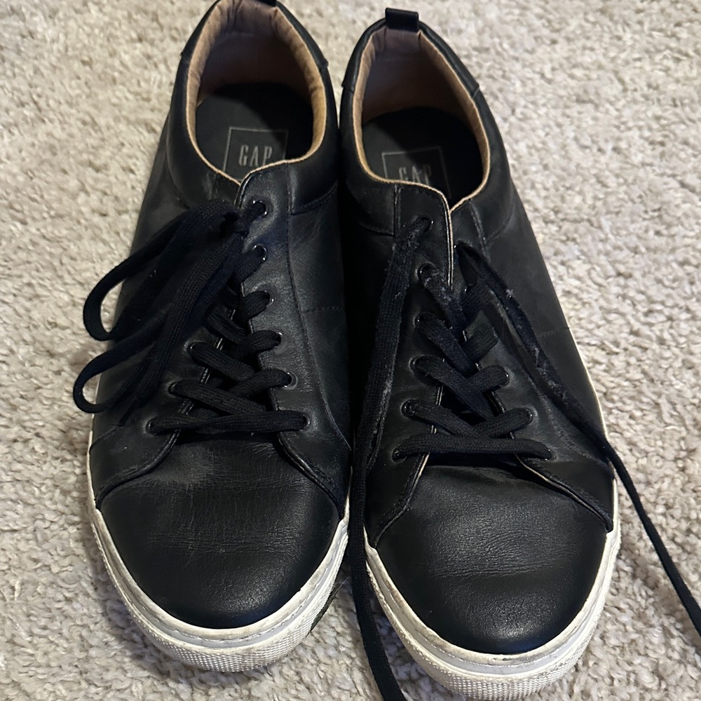 GAP Black Leather Low-Top Sneakers with White Sole